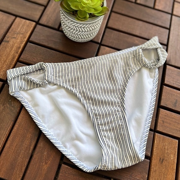 ✨LIKE NEW✨Xhililaration Blue & White Striped Bikini Bottom - Size Womens Small - Picture 1 of 6